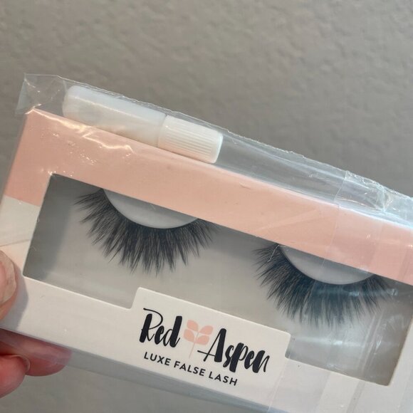Red Aspen MISS Luxe False Lashes NEW - Picture 4 of 5